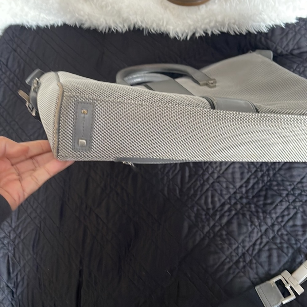TUMI Slim Laptop Bag Case Briefcase 13 inch Gray / Silver Excellent Condition - Picture 6 of 6
